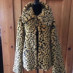 Topshop-Soft “velvet feel” faux fur jacket!